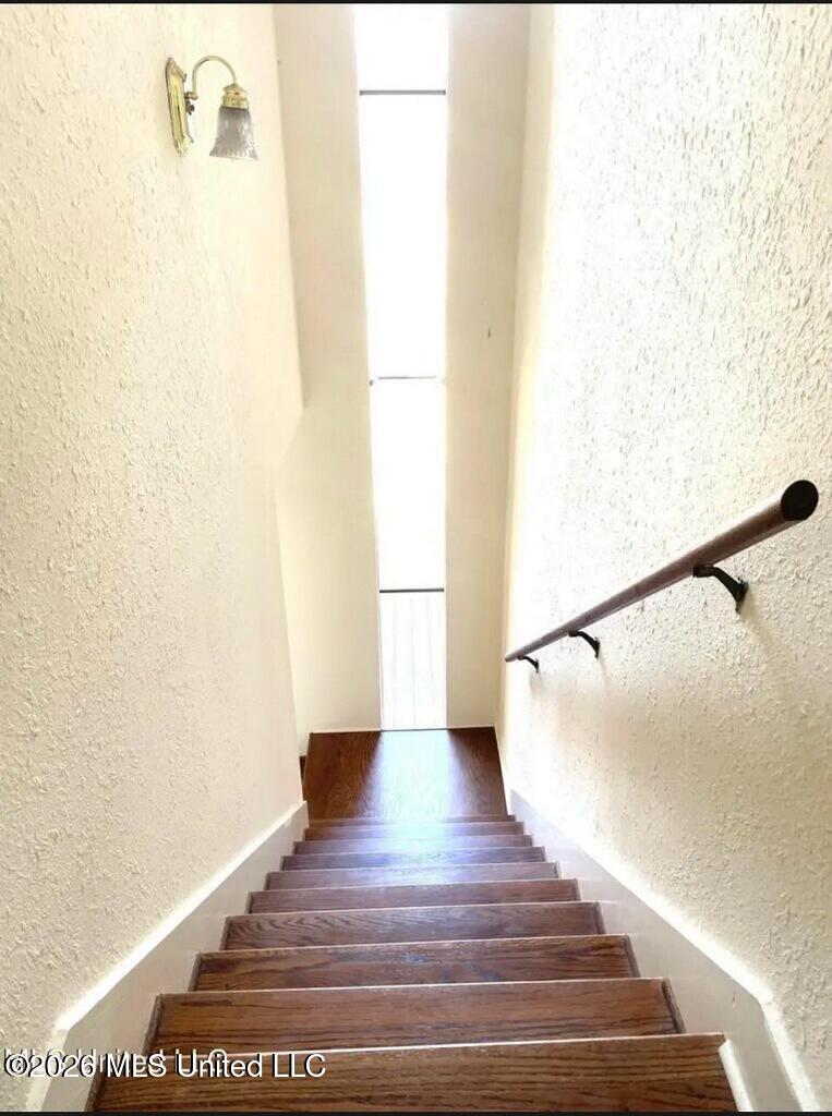 1255 East County Line Road, Unit L7 Jackson, MS 39211 - Photo 10 of 16 Upstairs Entrance L7