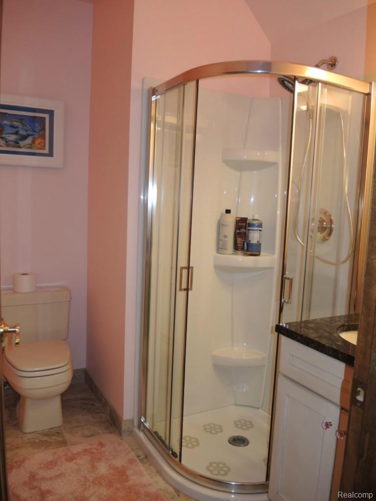 5405 Abbey Drive Rochester, MI 48306 - Photo 60 of 94 3RdFloorBath (Large).jpg