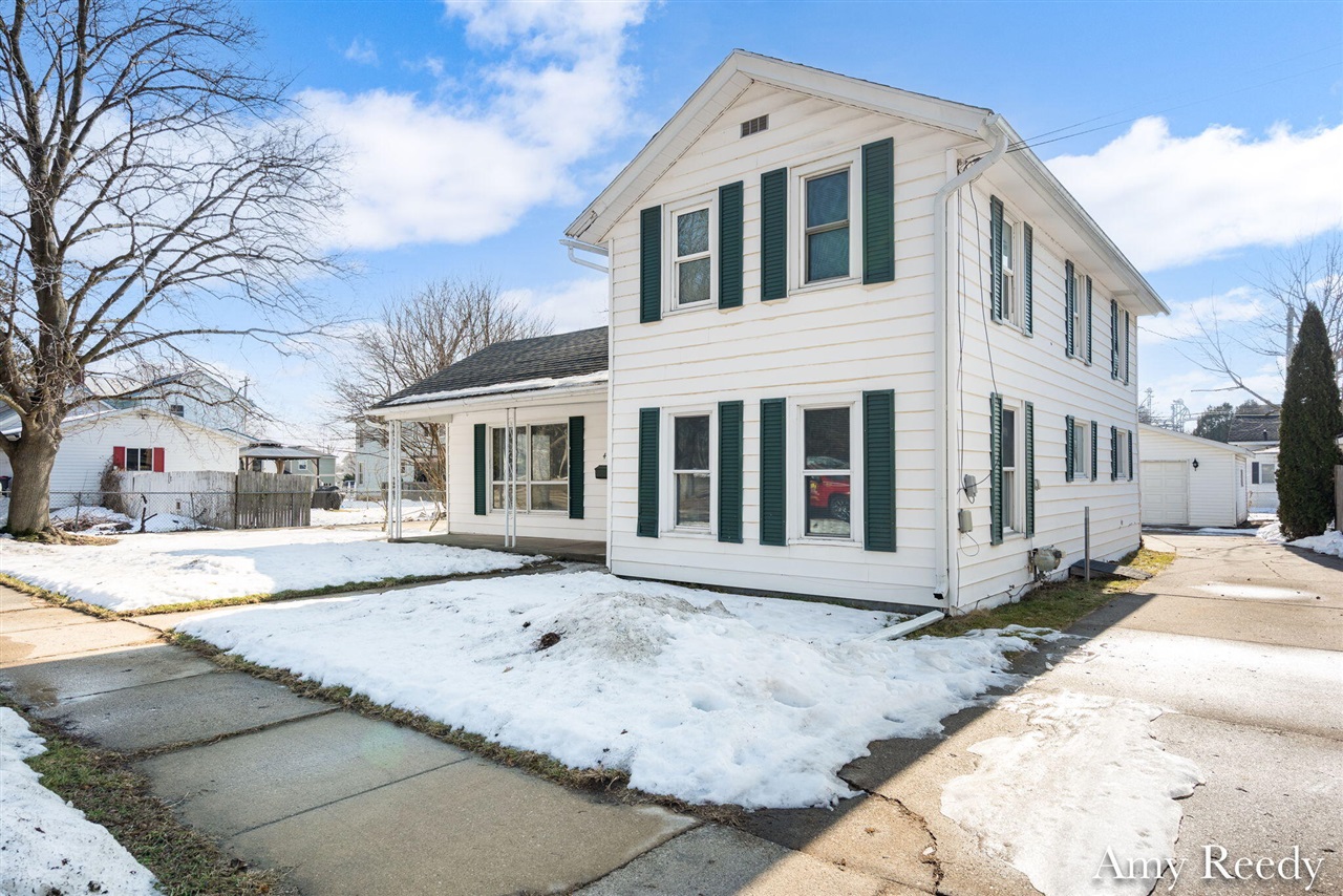 418 Elm Street Lowell, MI 49331 - Photo 2 of 33