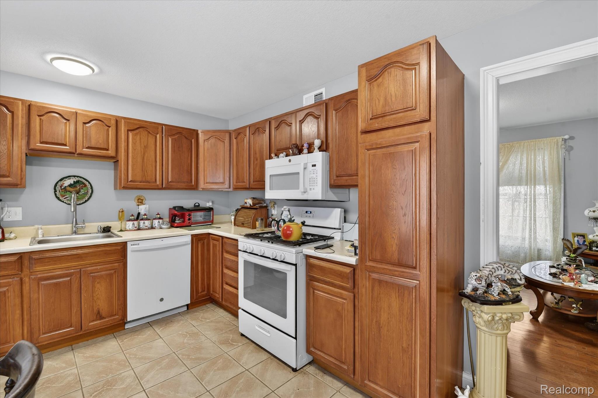 6198 Brancheau Road Newport, MI 48166 - Photo 22 of 47 15-6198-Brancheau-St-WindowStill-Photography.jpg