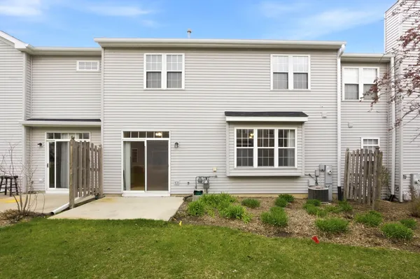 $2,750 | 3864 Pathfinder Lane, Joliet, IL 60544