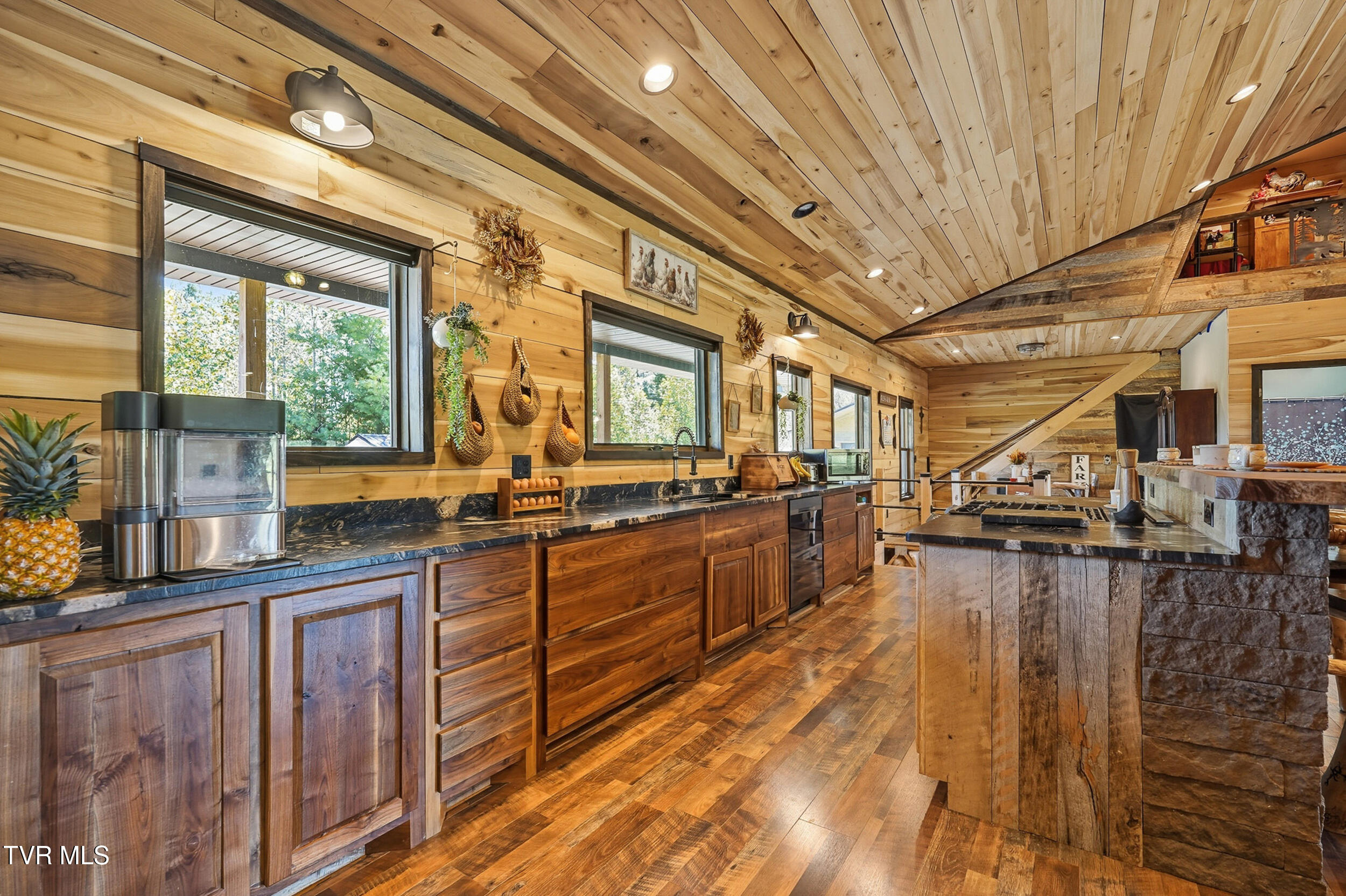 1099 Deer Run Road Mountain City, TN 37683 - Photo 4 of 51 17_dsc06900