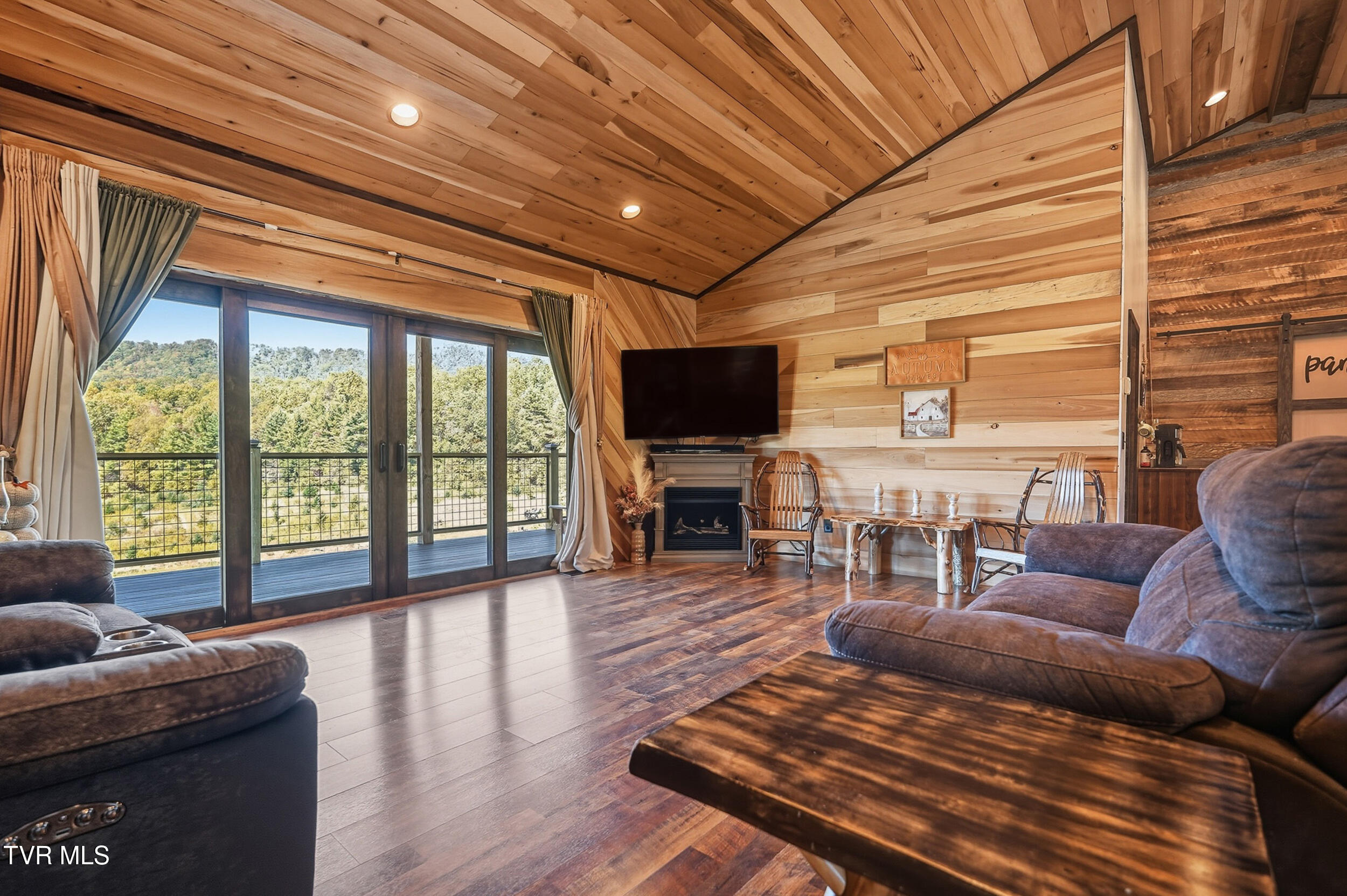 1099 Deer Run Road Mountain City, TN 37683 - Photo 7 of 51 13_dsc06888