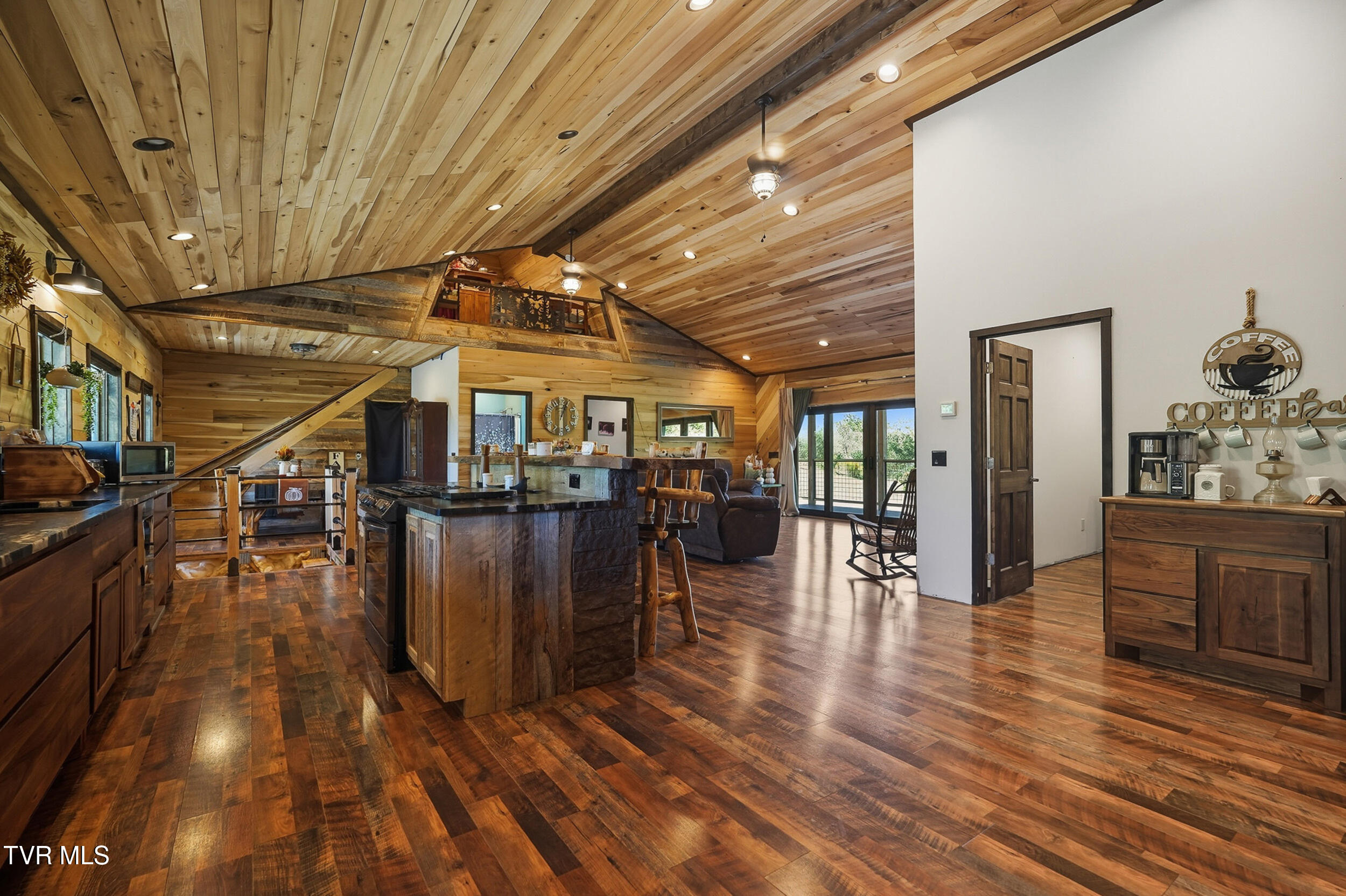 1099 Deer Run Road Mountain City, TN 37683 - Photo 8 of 51 14_dsc06891