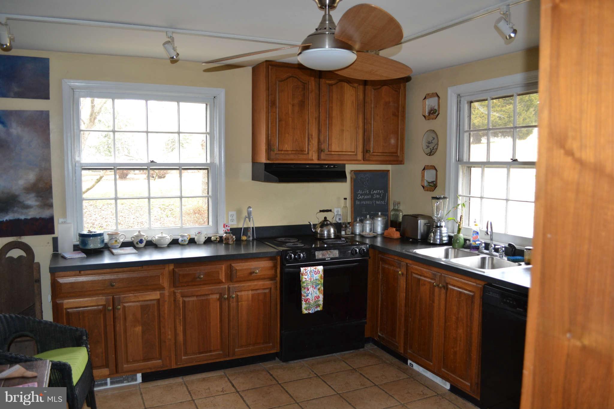 14300 Cooper Road Phoenix, MD 21131 - Photo 26 of 29 Guest House Kitchen