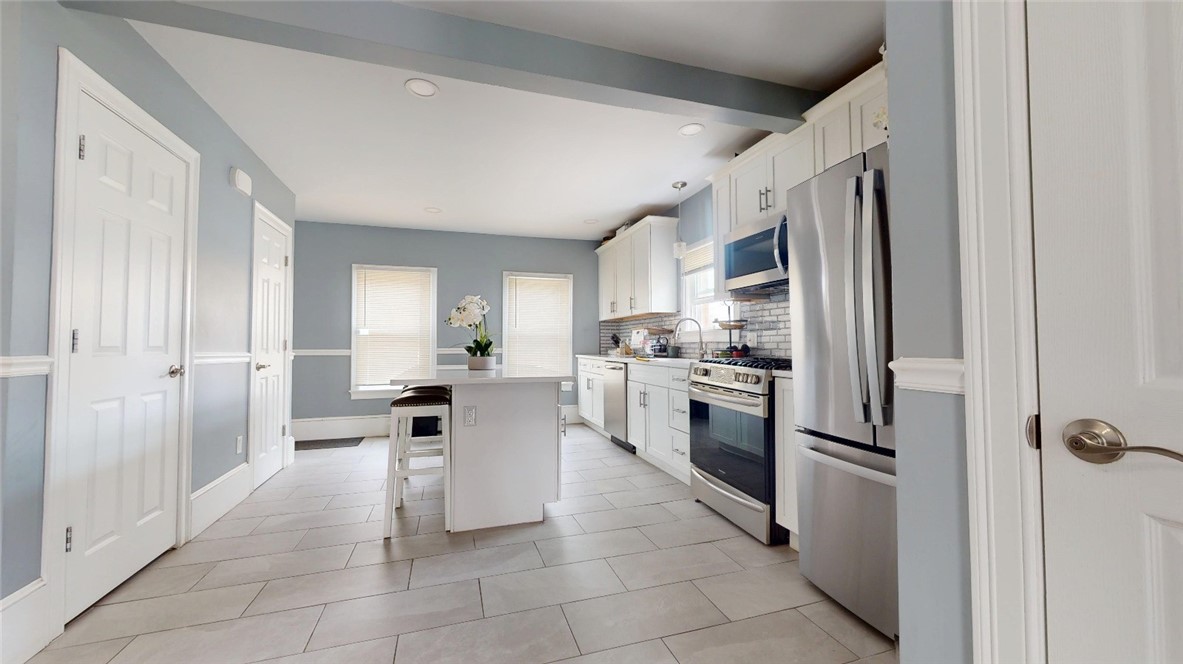 11 Crane Street Pawtucket, RI 02860 - Photo 2 of 21