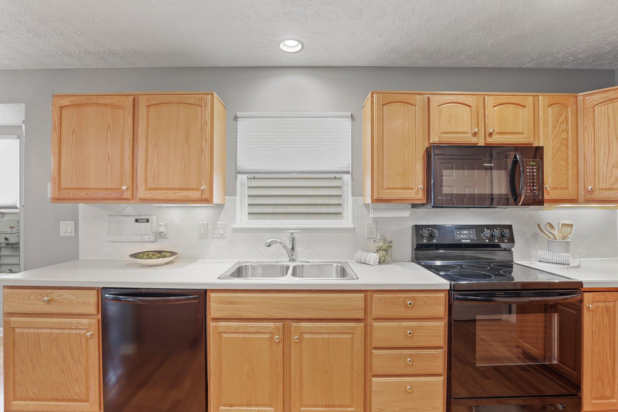 145 Rivers Edge Way Columbus, OH 43230 - Photo 18 of 69 Kitchen