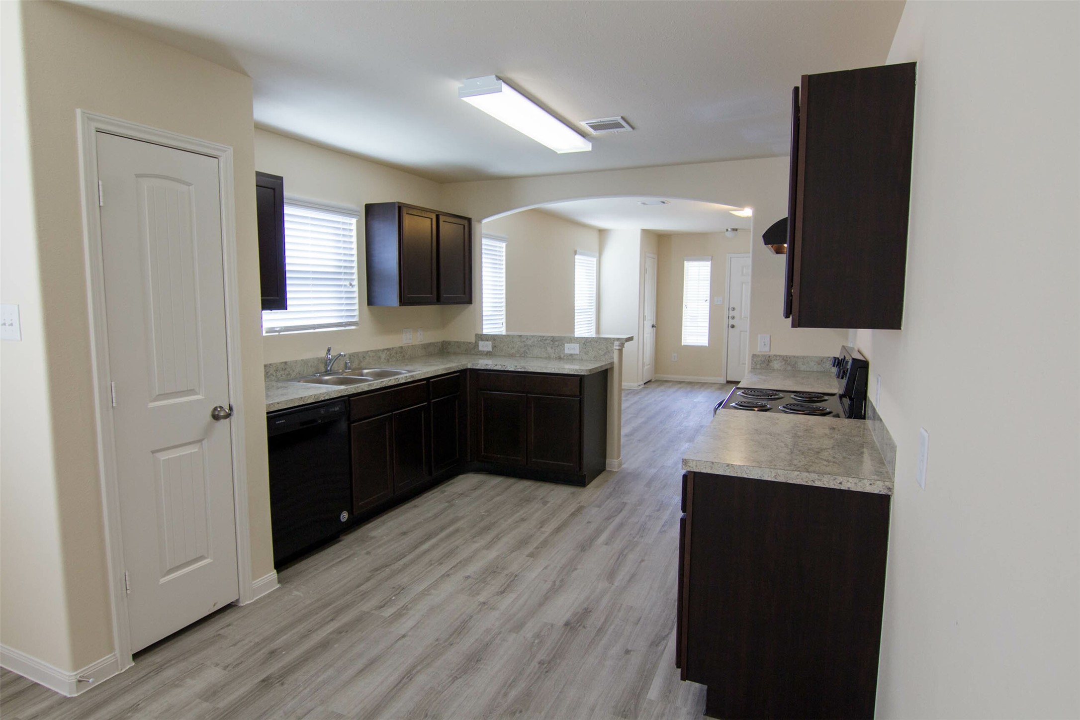 8614 Doris Oaks Circle Houston, TX 77028 - Photo 4 of 14 Photos may be representative of the floor plan and not the exact home. Finishes, layout, and features of the actual property for lease may vary.