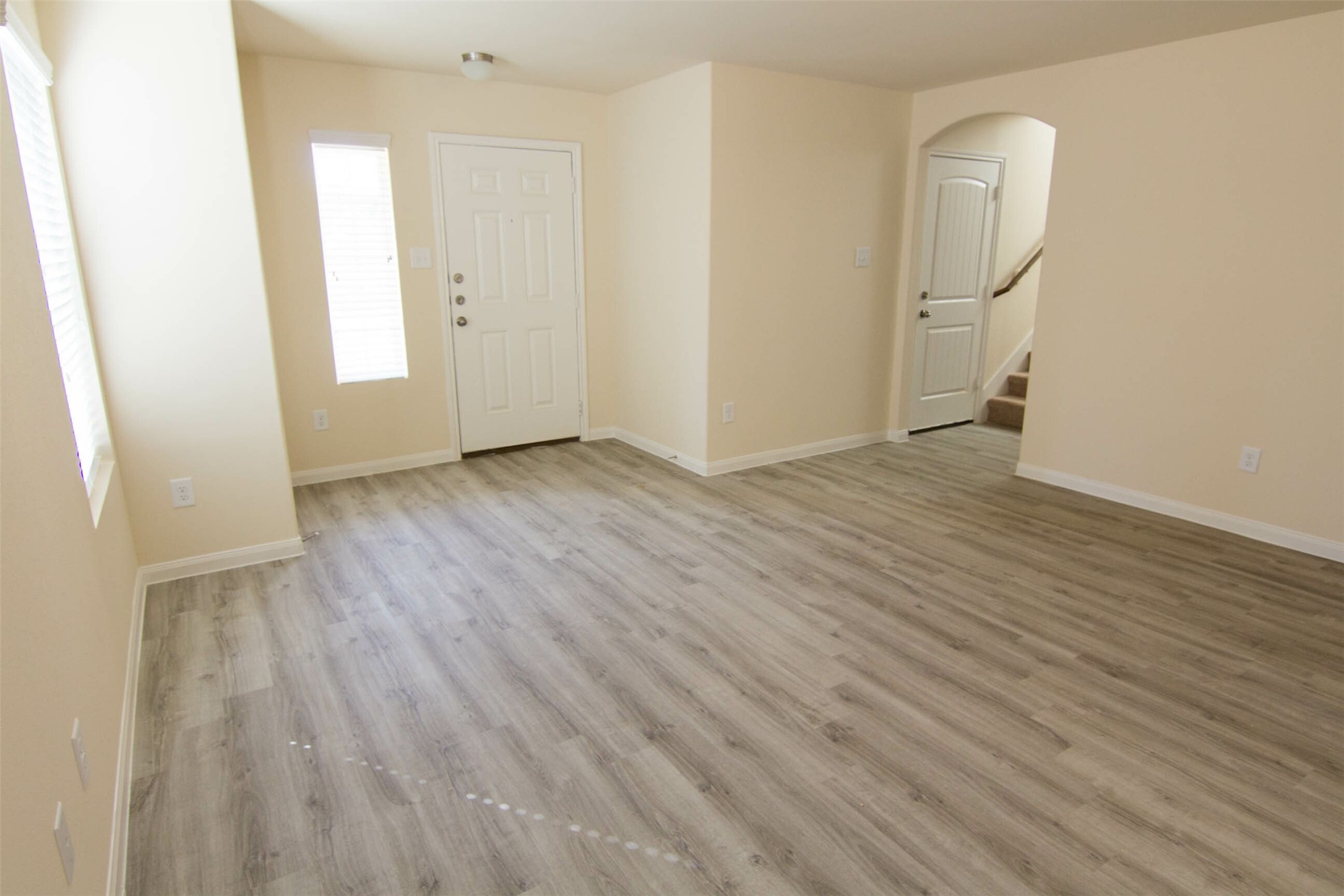 8614 Doris Oaks Circle Houston, TX 77028 - Photo 7 of 14 Photos may be representative of the floor plan and not the exact home. Finishes, layout, and features of the actual property for lease may vary.