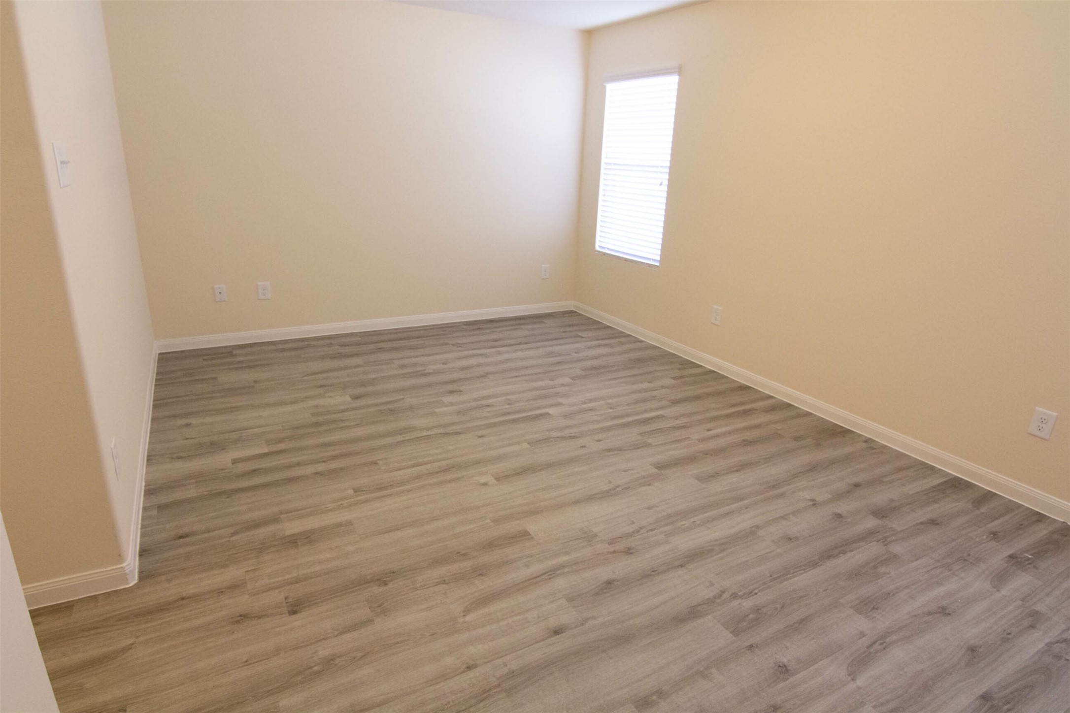 8614 Doris Oaks Circle Houston, TX 77028 - Photo 8 of 14 Photos may be representative of the floor plan and not the exact home. Finishes, layout, and features of the actual property for lease may vary.