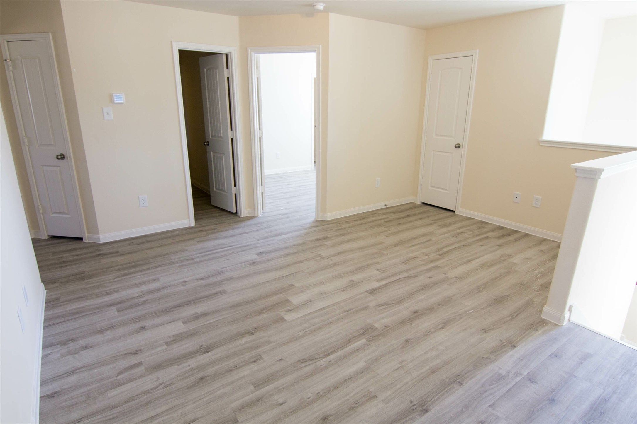 8614 Doris Oaks Circle Houston, TX 77028 - Photo 10 of 14 Photos may be representative of the floor plan and not the exact home. Finishes, layout, and features of the actual property for lease may vary.