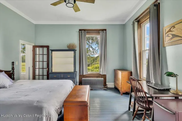 a view of a house with backyard and garden