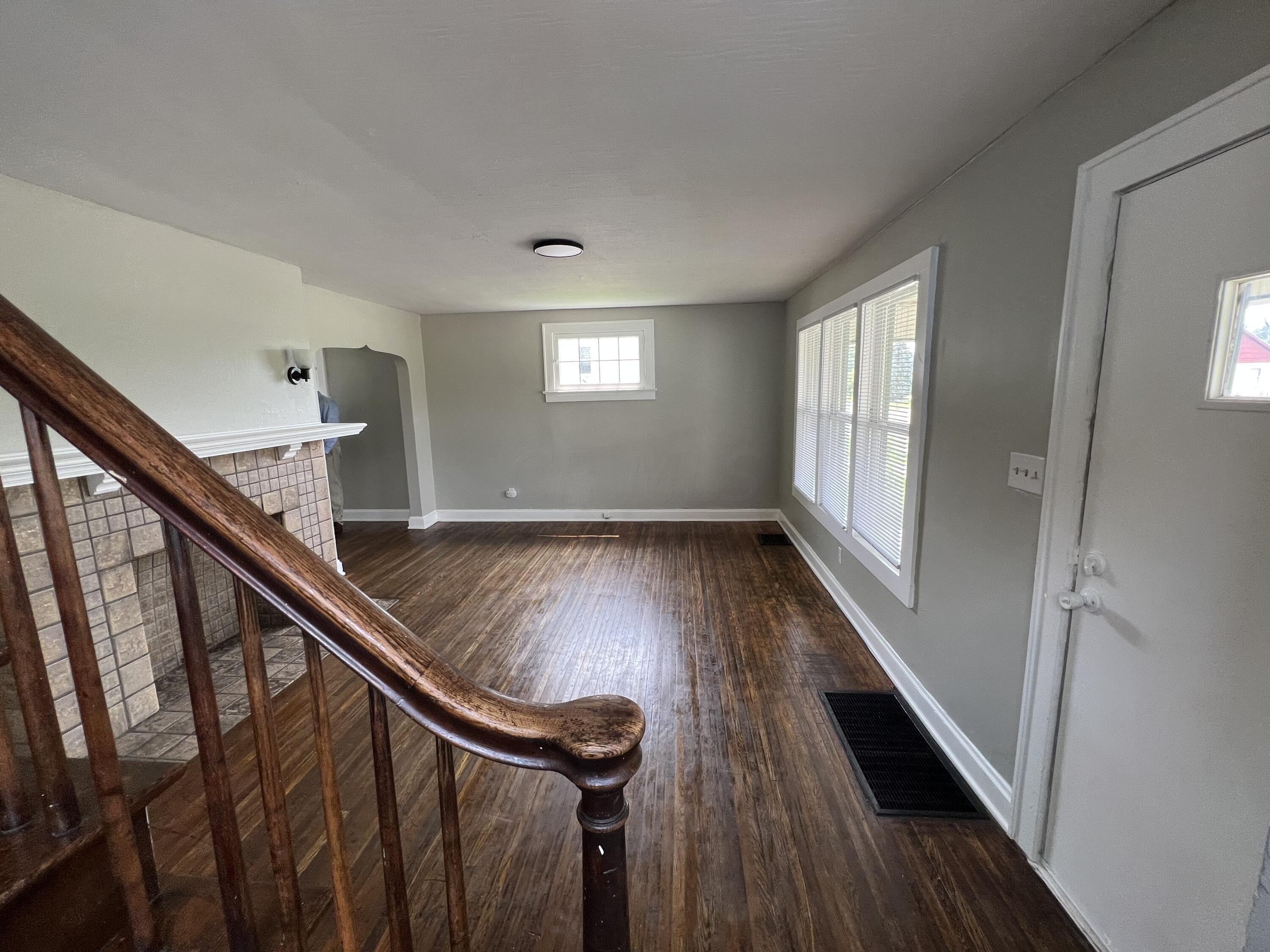 2570 Lockbourne Road Columbus, OH 43207 - Photo 3 of 25 IMG_6757 4