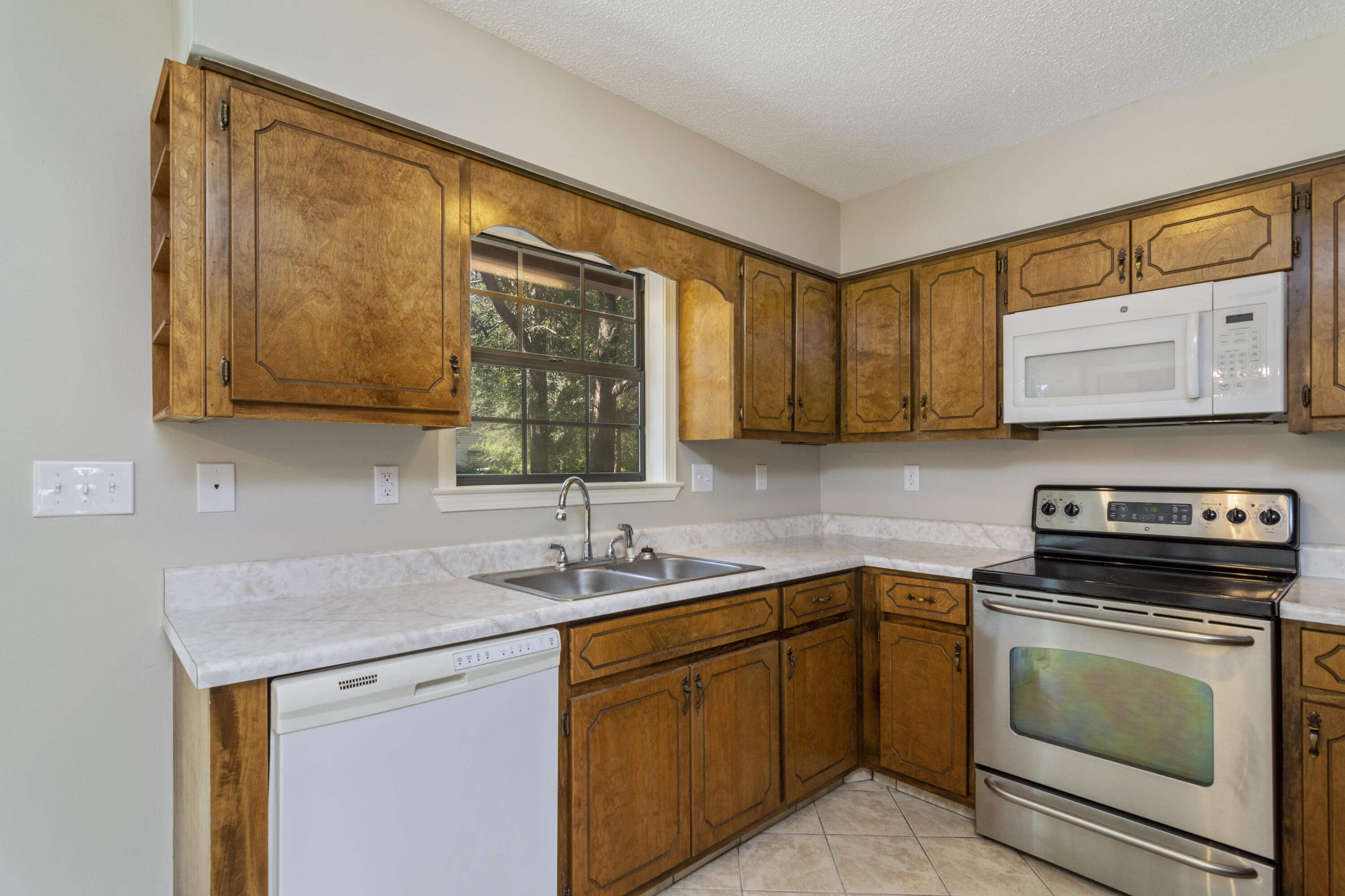 109 Cedar Point Road Crestview, FL 32539 - Photo 14 of 30 109 Cedar Point Rd-08