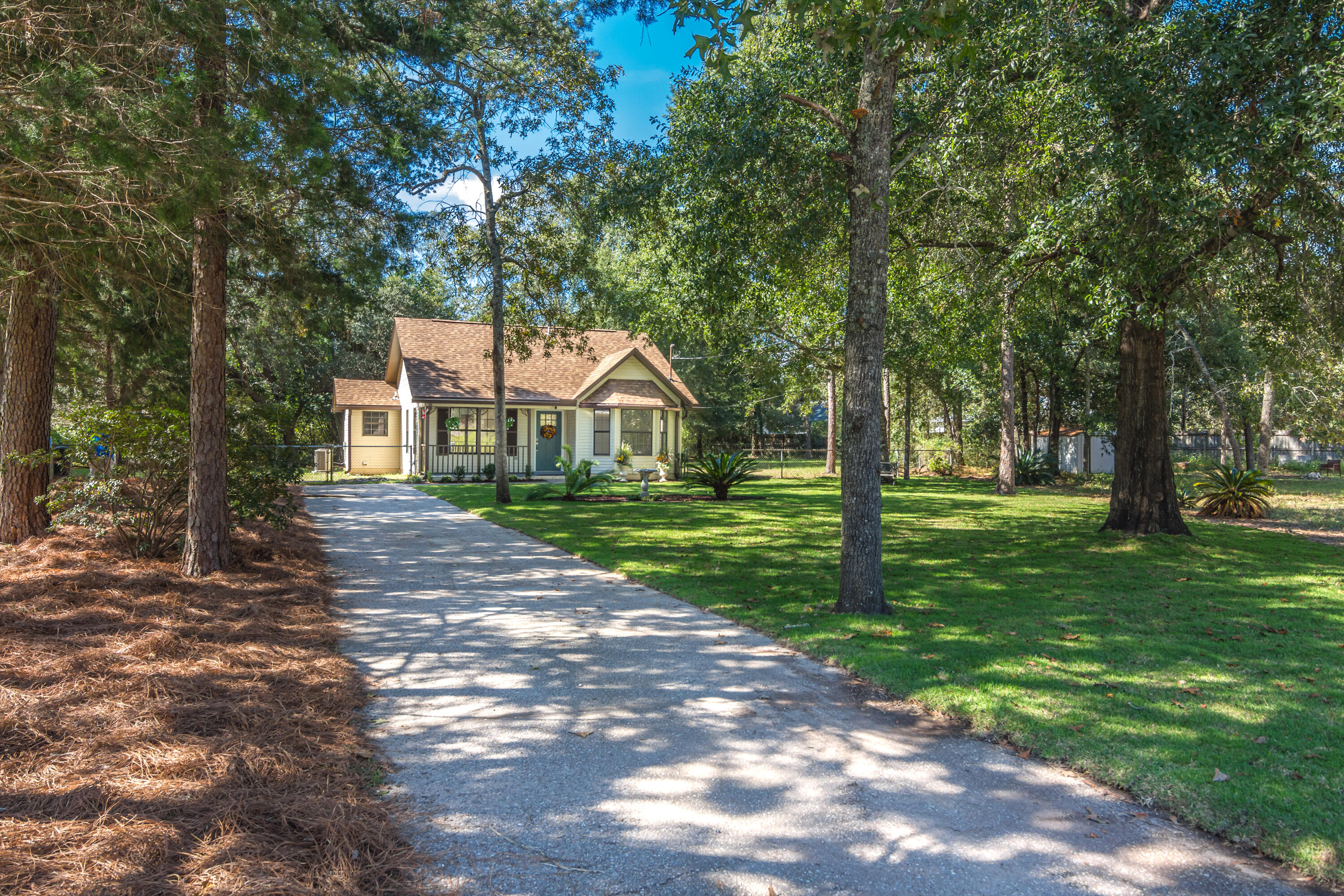109 Cedar Point Road Crestview, FL 32539 - Photo 2 of 30 109 Cedar Point Rd Exterior-3