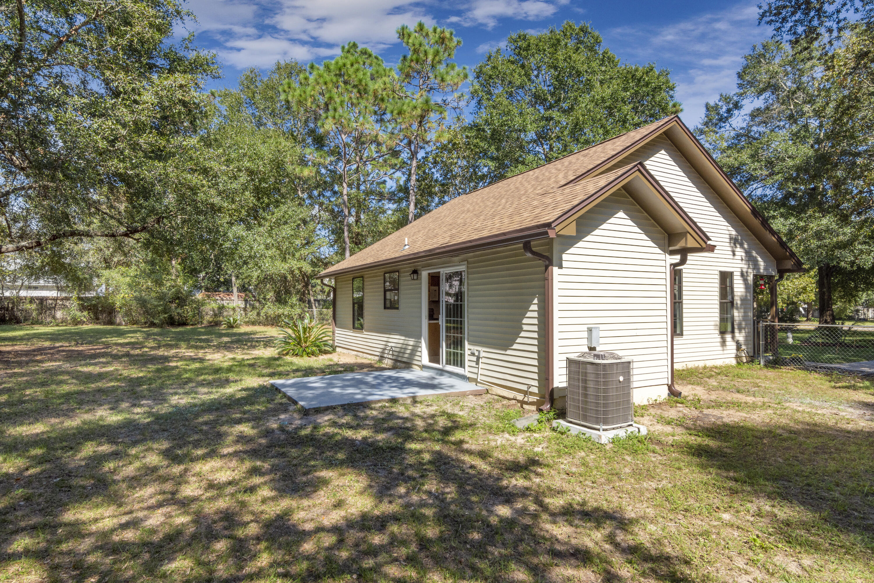 109 Cedar Point Road Crestview, FL 32539 - Photo 27 of 30 109 Cedar Point Rd-21