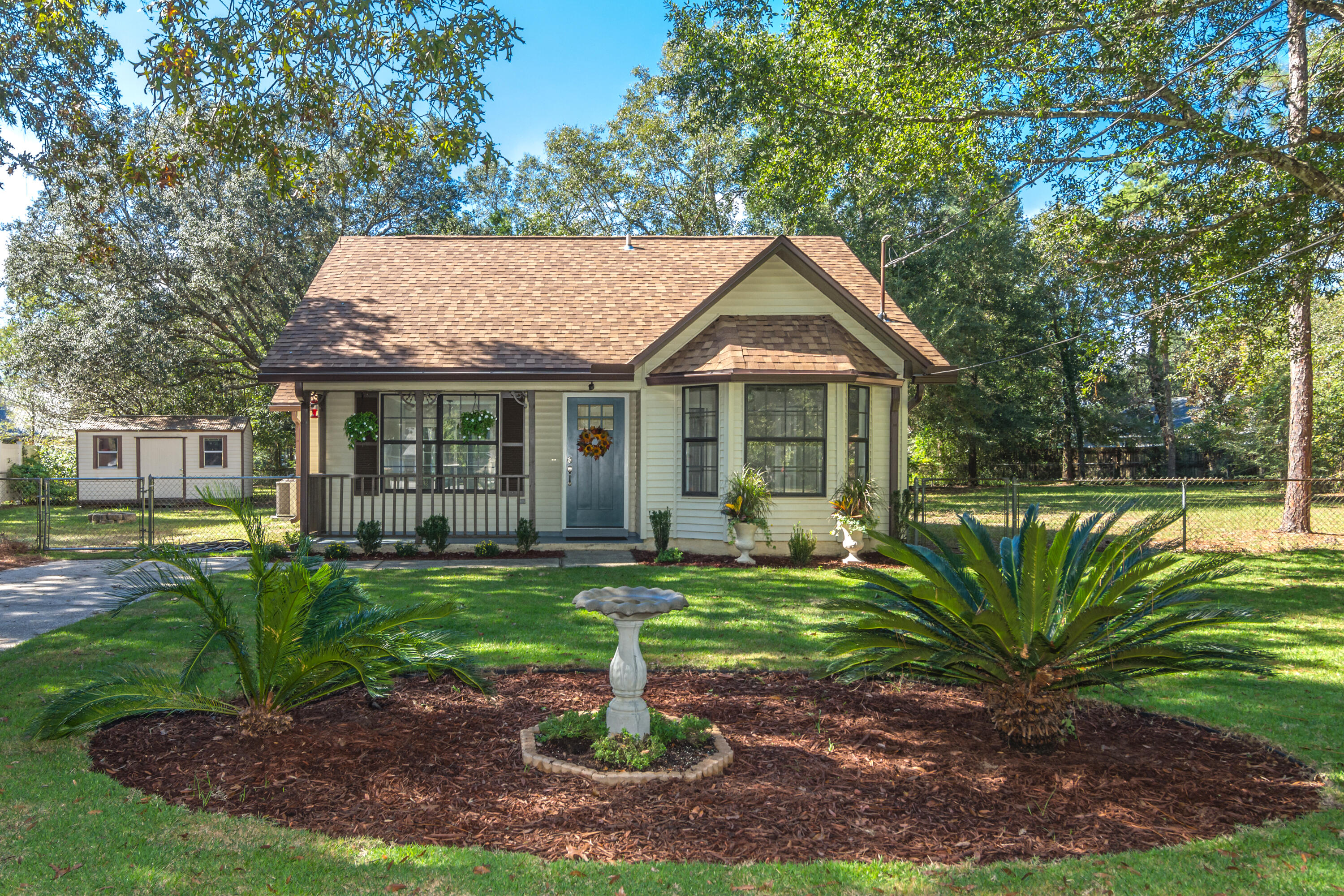 109 Cedar Point Road Crestview, FL 32539 - Photo 4 of 30 109 Cedar Point Rd Exterior-2