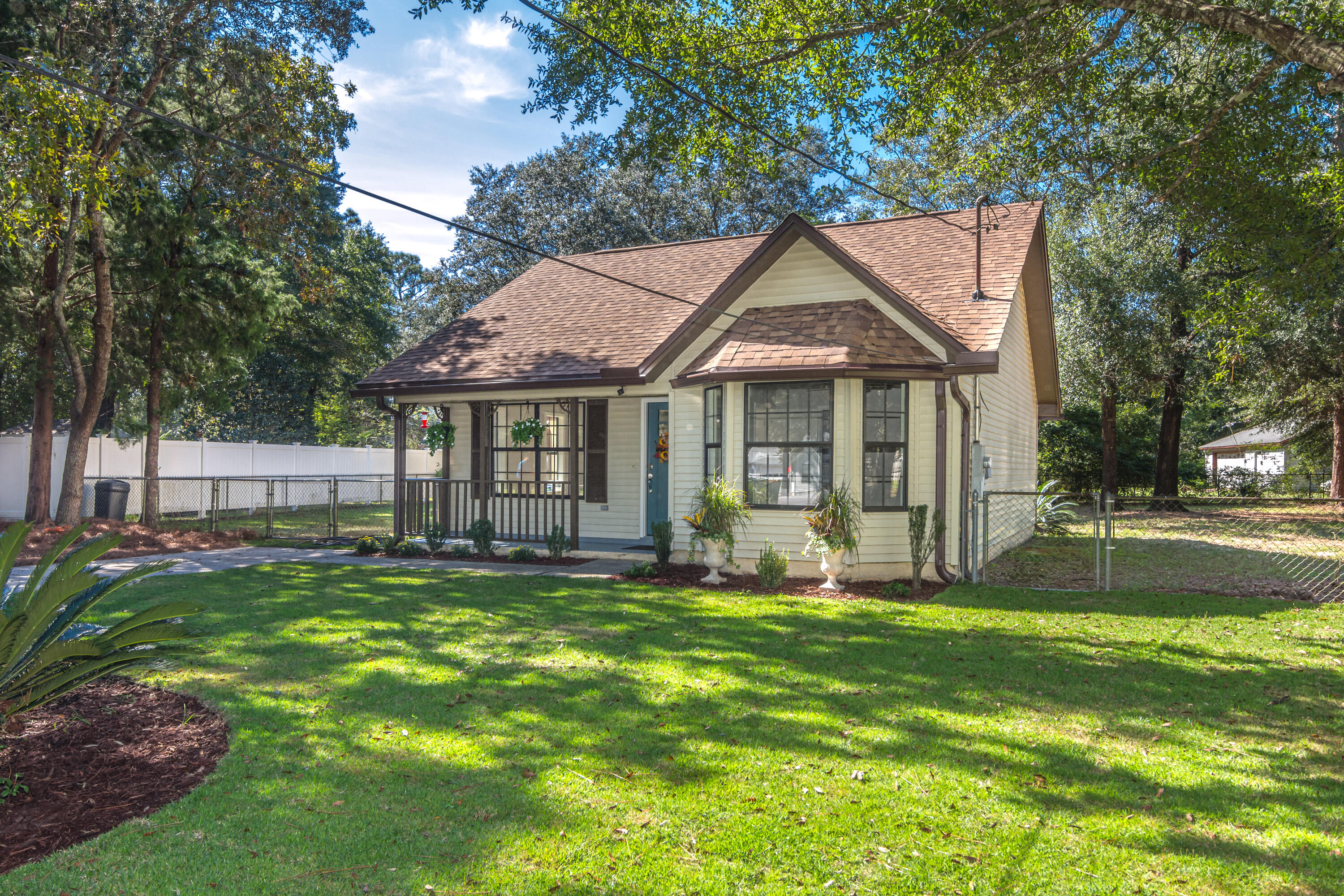 109 Cedar Point Road Crestview, FL 32539 - Photo 5 of 30 109 Cedar Point Rd Exterior-5