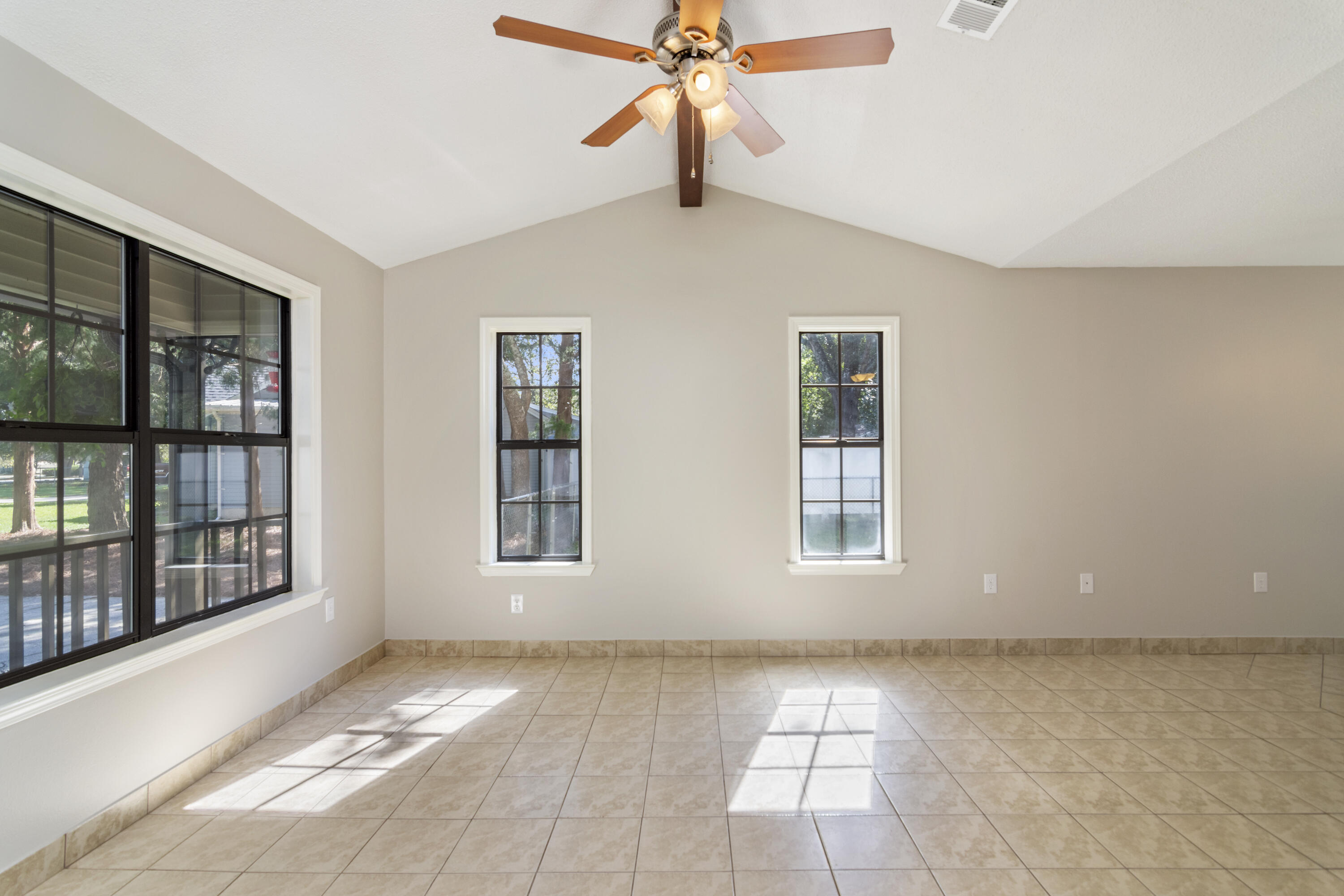 109 Cedar Point Road Crestview, FL 32539 - Photo 9 of 30 109 Cedar Point Rd-03
