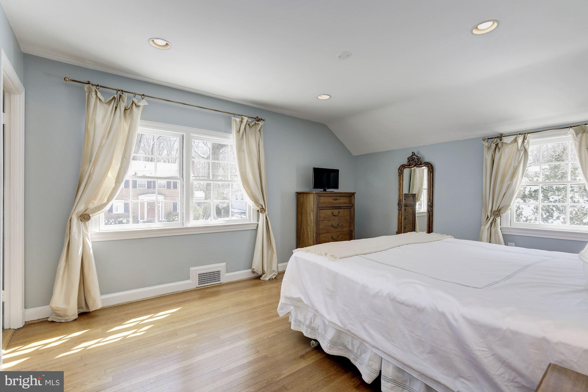 5904 Cobalt Road Bethesda, MD 20816 - Photo 18 of 30 Bedroom (Master)