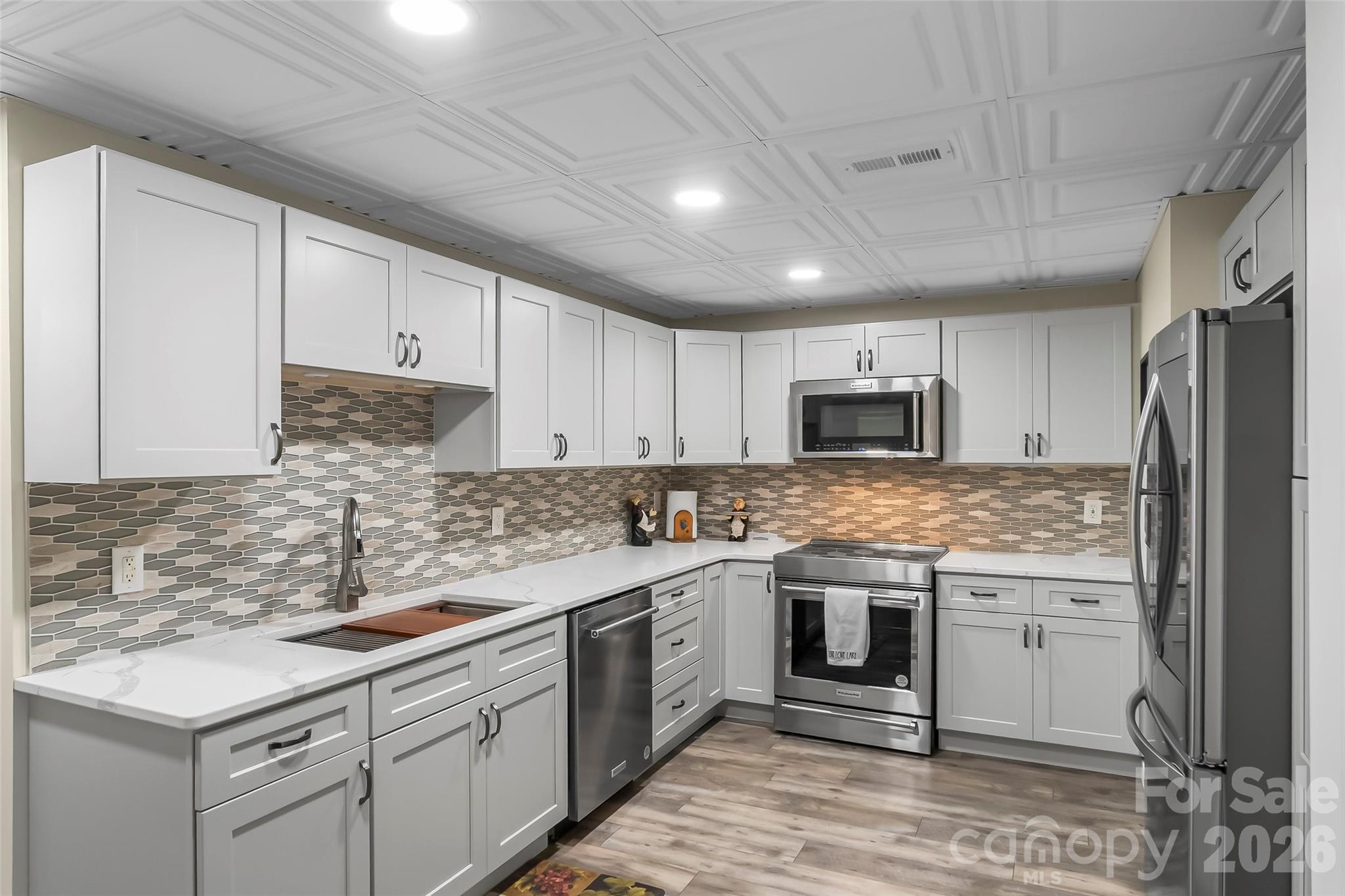 4639 Harbor View Terrace Morganton, NC 28655 - Photo 19 of 33 a kitchen with a sink stove and refrigerator