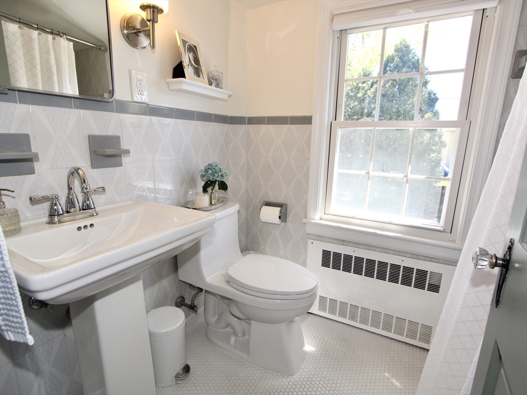 8 Birmingham Road Worcester, MA 01606 - Photo 12 of 18