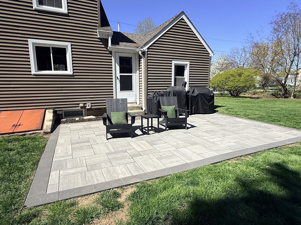 8 Birmingham Road Worcester, MA 01606 - Photo 14 of 18