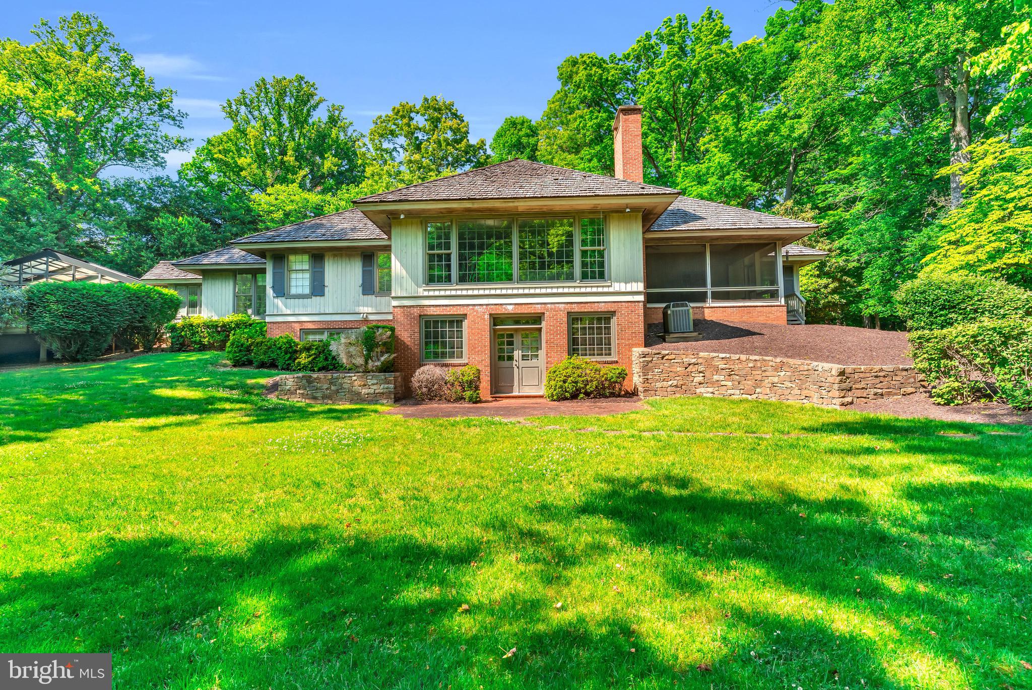 11032 Popes Head Road Fairfax, VA 22030 - Photo 3 of 28