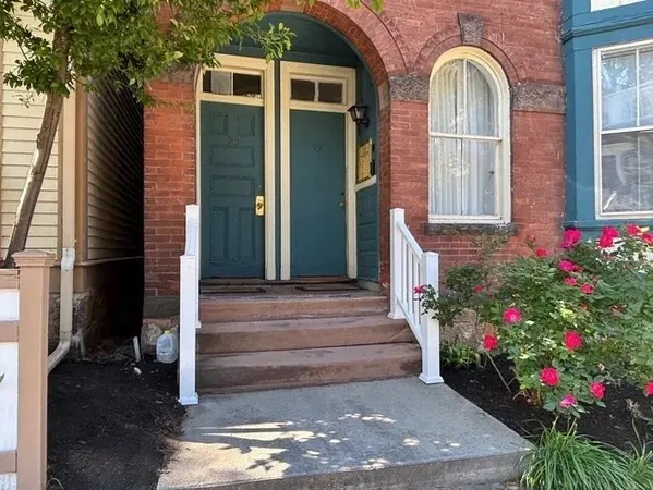$3,400 | 91 Walnut Street, Unit 1, Brookline, MA 02445