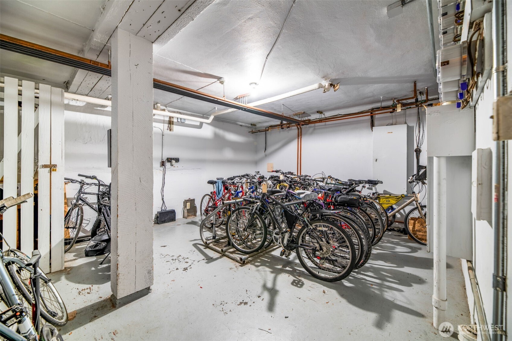 1427 3rd Avenue West, Unit 8 Seattle, WA 98119 - Photo 23 of 35