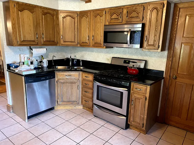 $359,900 | 2502 Van Drunen Lane, Crete, IL 60417