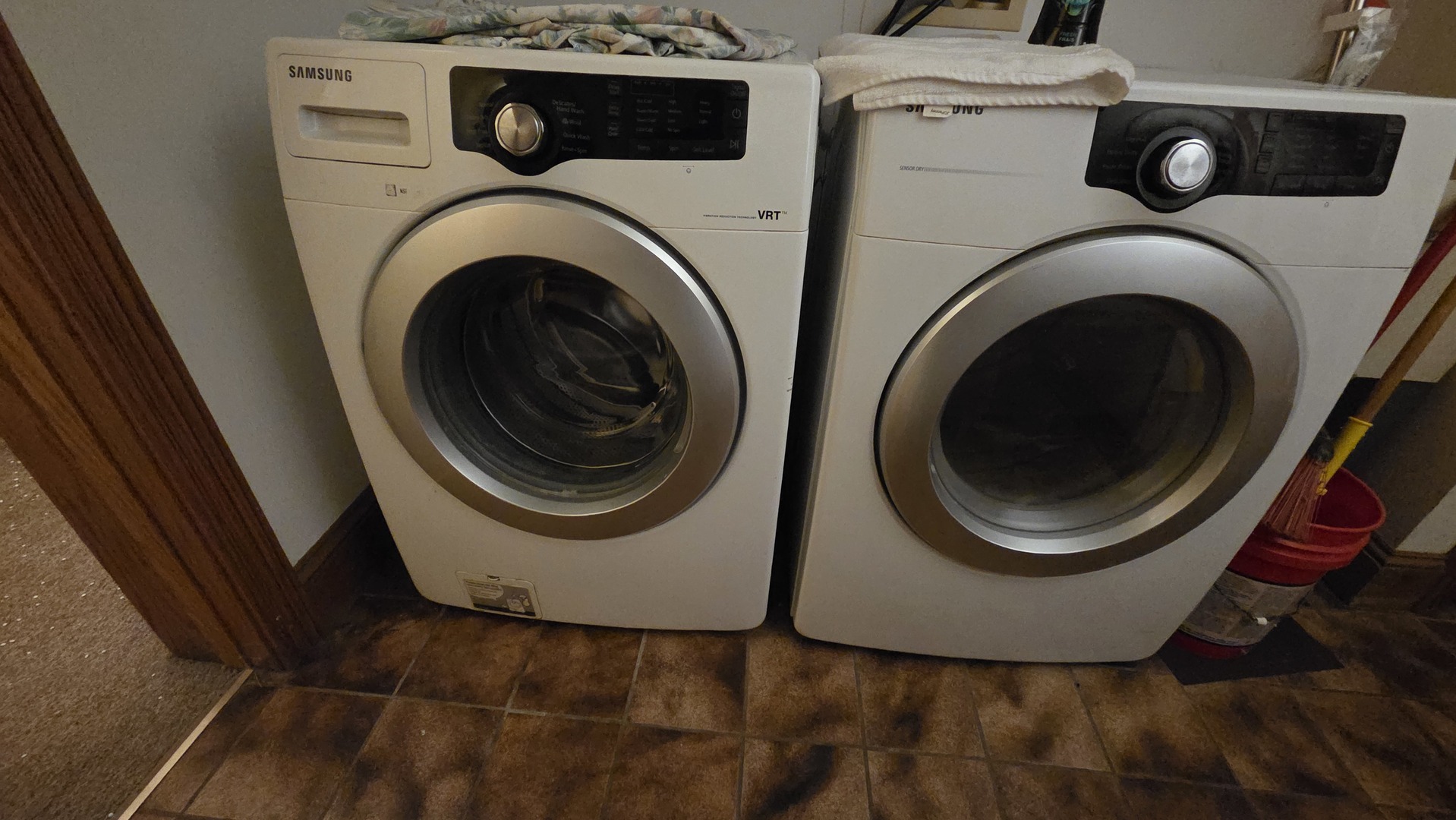 2502 Van Drunen Lane Crete, IL 60417 - Photo 24 of 58 a utility room with dryer and washer