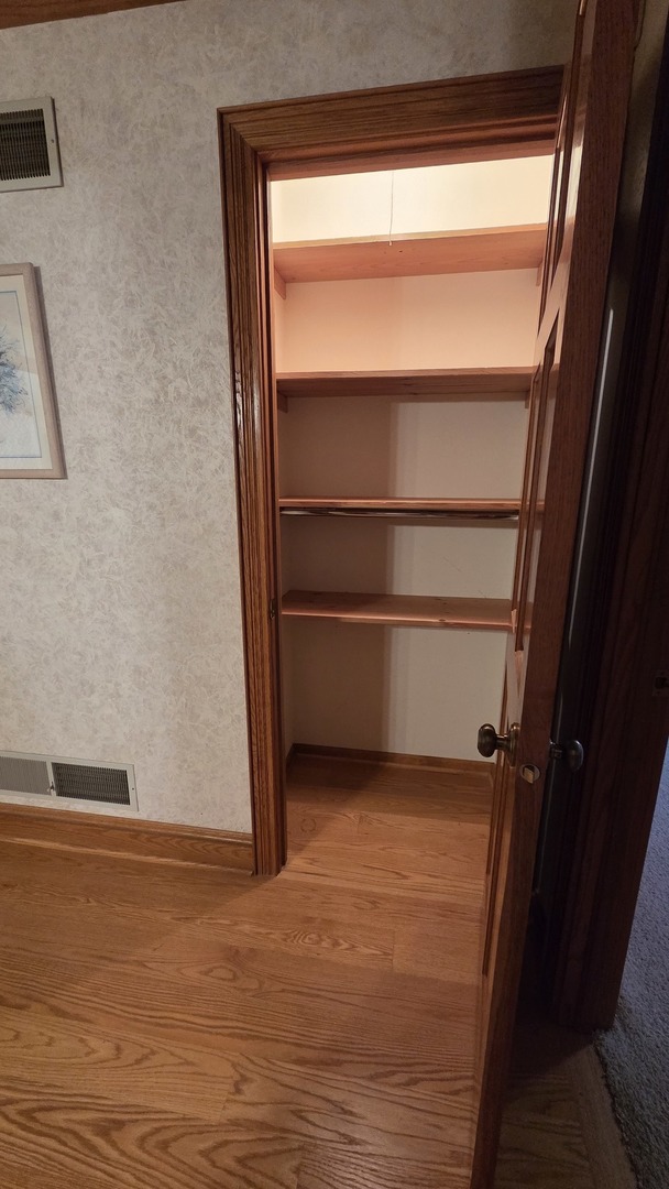 2502 Van Drunen Lane Crete, IL 60417 - Photo 31 of 58 a view of an empty room with a window