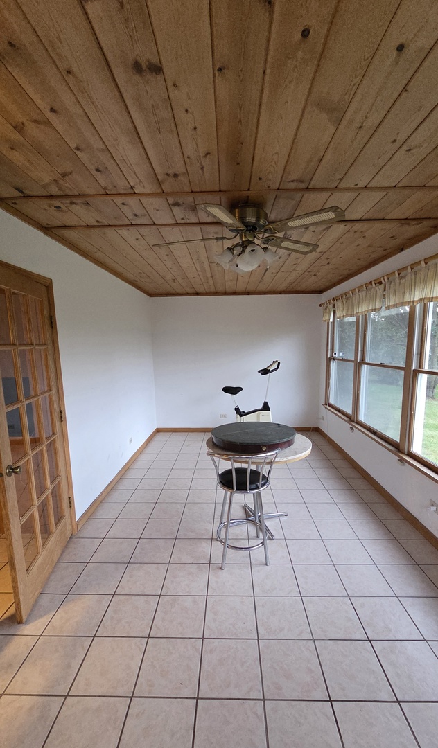 2502 Van Drunen Lane Crete, IL 60417 - Photo 8 of 58 a view of room with furniture