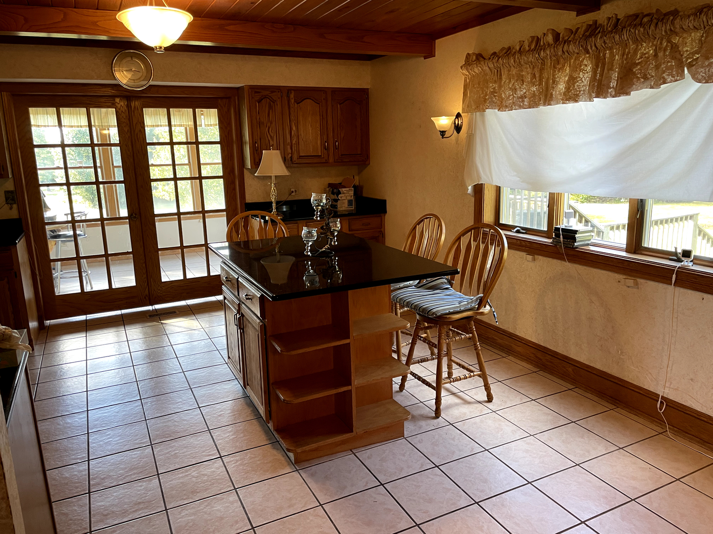 2502 Van Drunen Lane Crete, IL 60417 - Photo 9 of 58 a living room with a large window