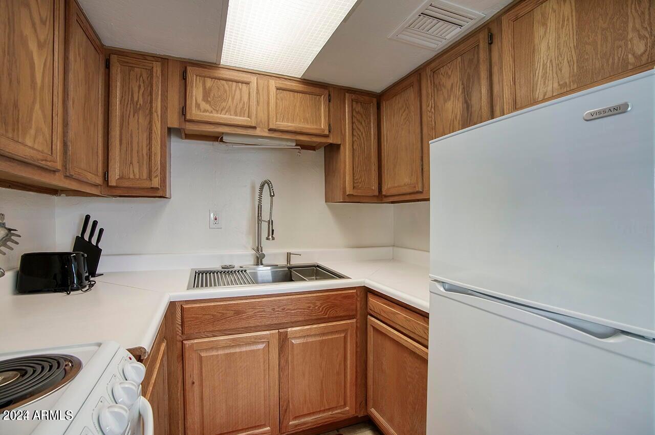 502 West Roma Avenue, Unit B Phoenix, AZ 85013 - Photo 10 of 15