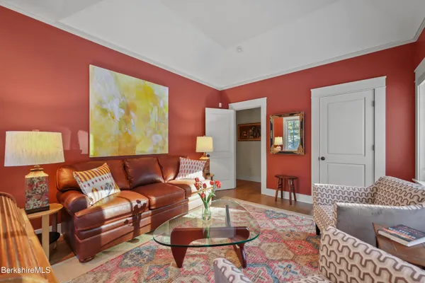 a view of an house with backyard and swimming pool