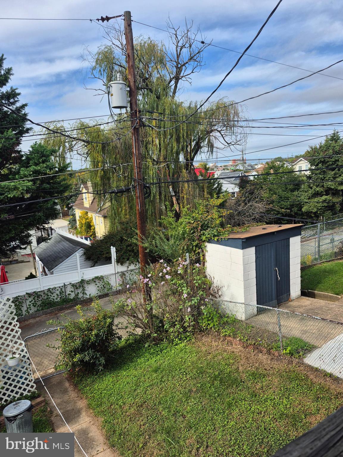 538 47th Street Baltimore, MD 21224 - Photo 18 of 20 a backyard of a house with lots of green space