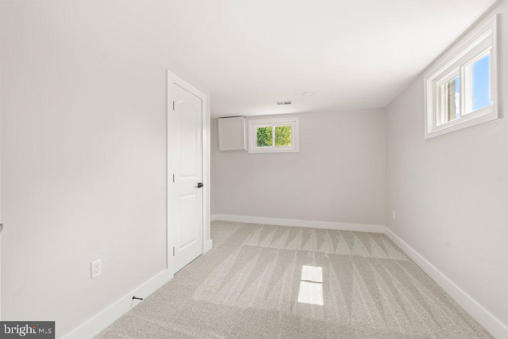 3500 Edwards Street Lanham, MD 20706 - Photo 28 of 40 an empty room with a window