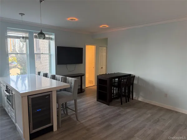 $3,200 | 25 West Broadway, Unit 104, Long Beach, NY 11561