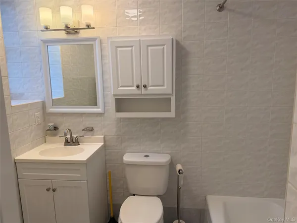 $3,200 | 25 West Broadway, Unit 104, Long Beach, NY 11561
