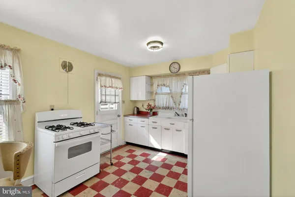 $379,900 | 504 Tyrone Avenue, Wilmington, DE 19804