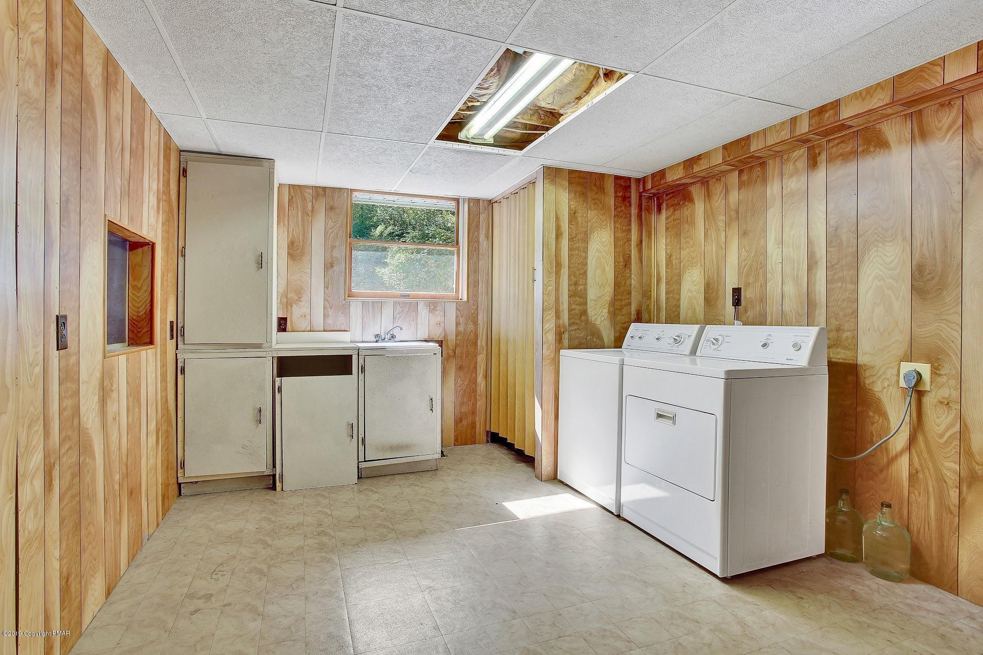 295 Sundance Road Effort, PA 18330 - Photo 16 of 25 a utility room with dryer and washer