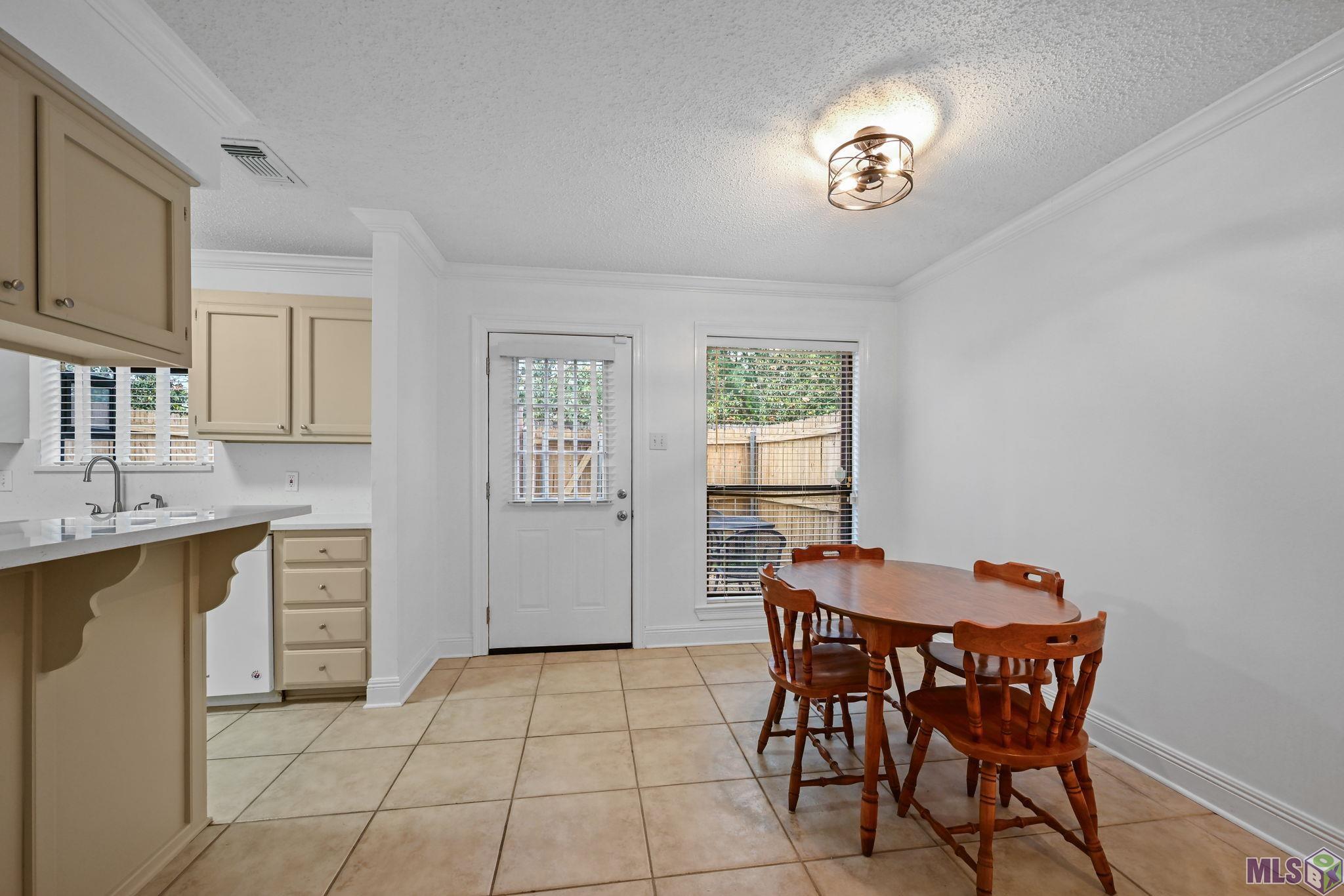 954 Ridgepoint Court, Unit 15D Baton Rouge, LA 70810 - Photo 4 of 15