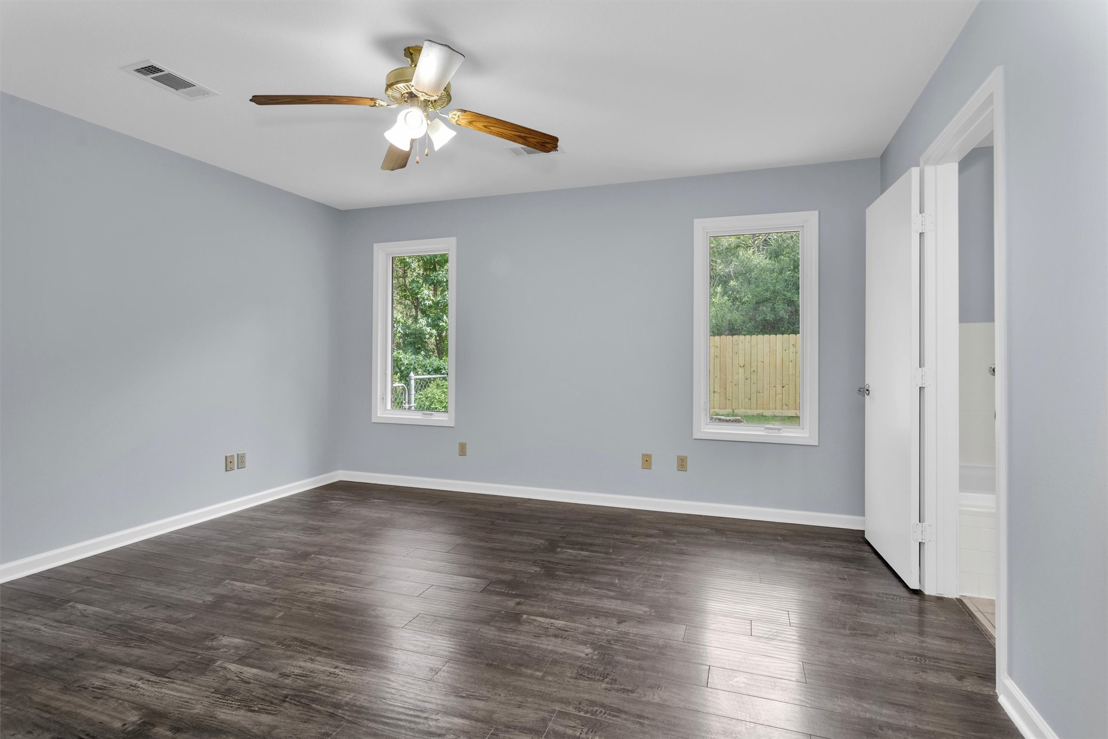 586 Diggs Road Willis, TX 77378 - Photo 23 of 44 Primary Bedroom