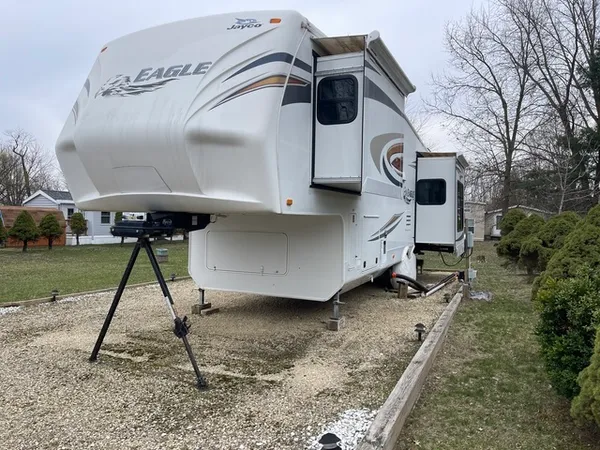 $44,000 | 28-94 Woodhaven Lakes, Sublette, IL 61367