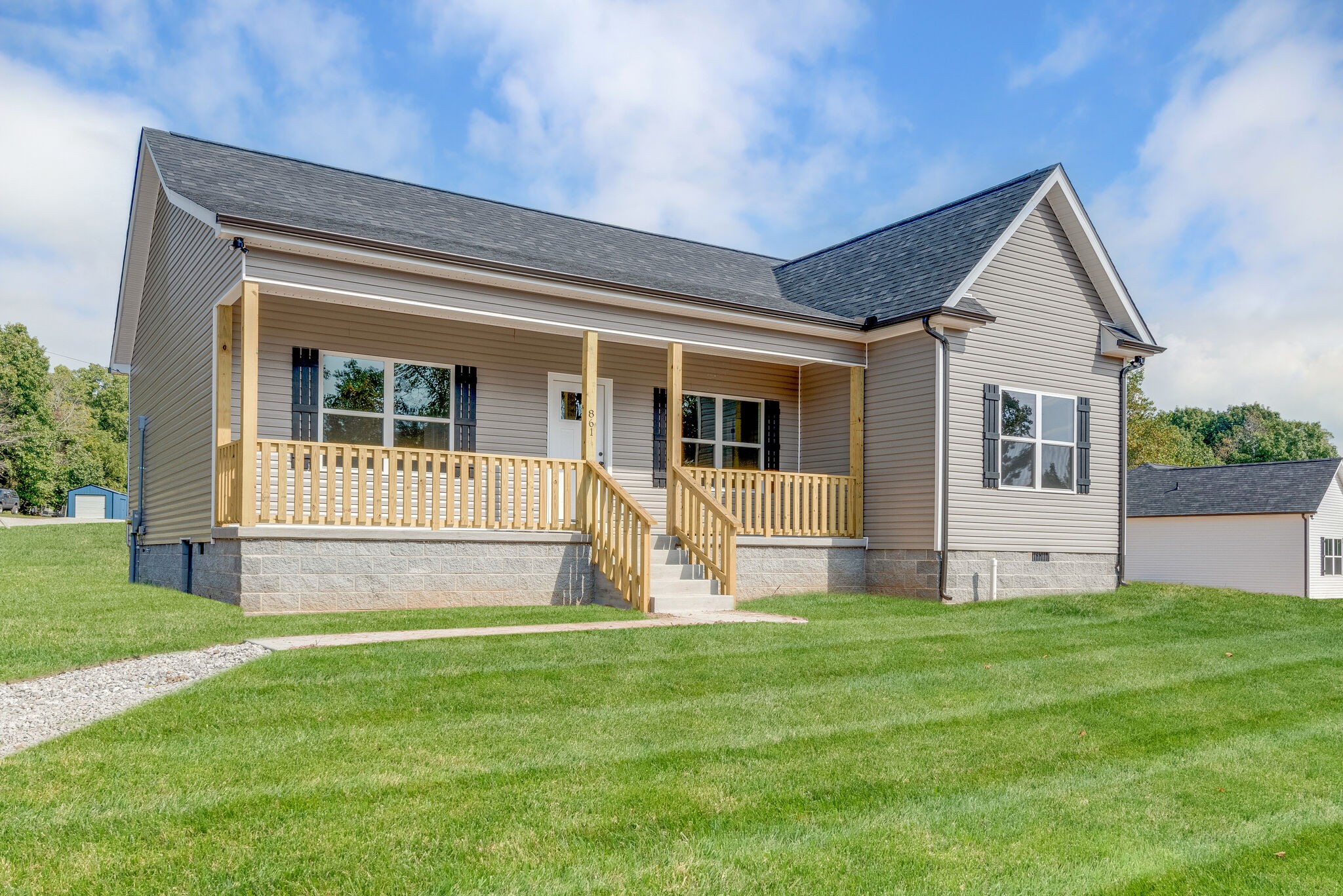 861 Hafner Road Charlotte, TN 37036 - Photo 4 of 26 Gallery Image 4