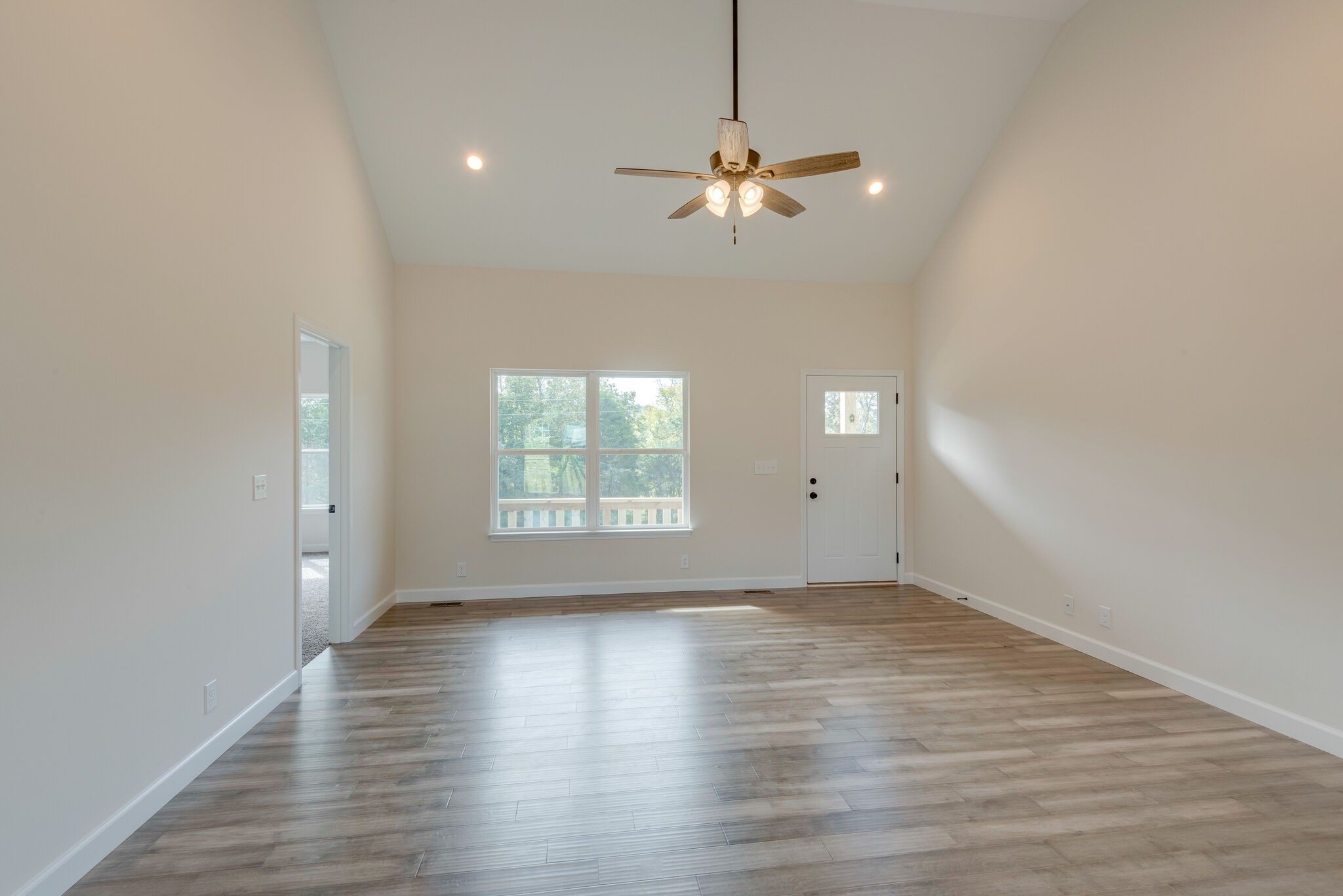 861 Hafner Road Charlotte, TN 37036 - Photo 7 of 26 Gallery Image 7