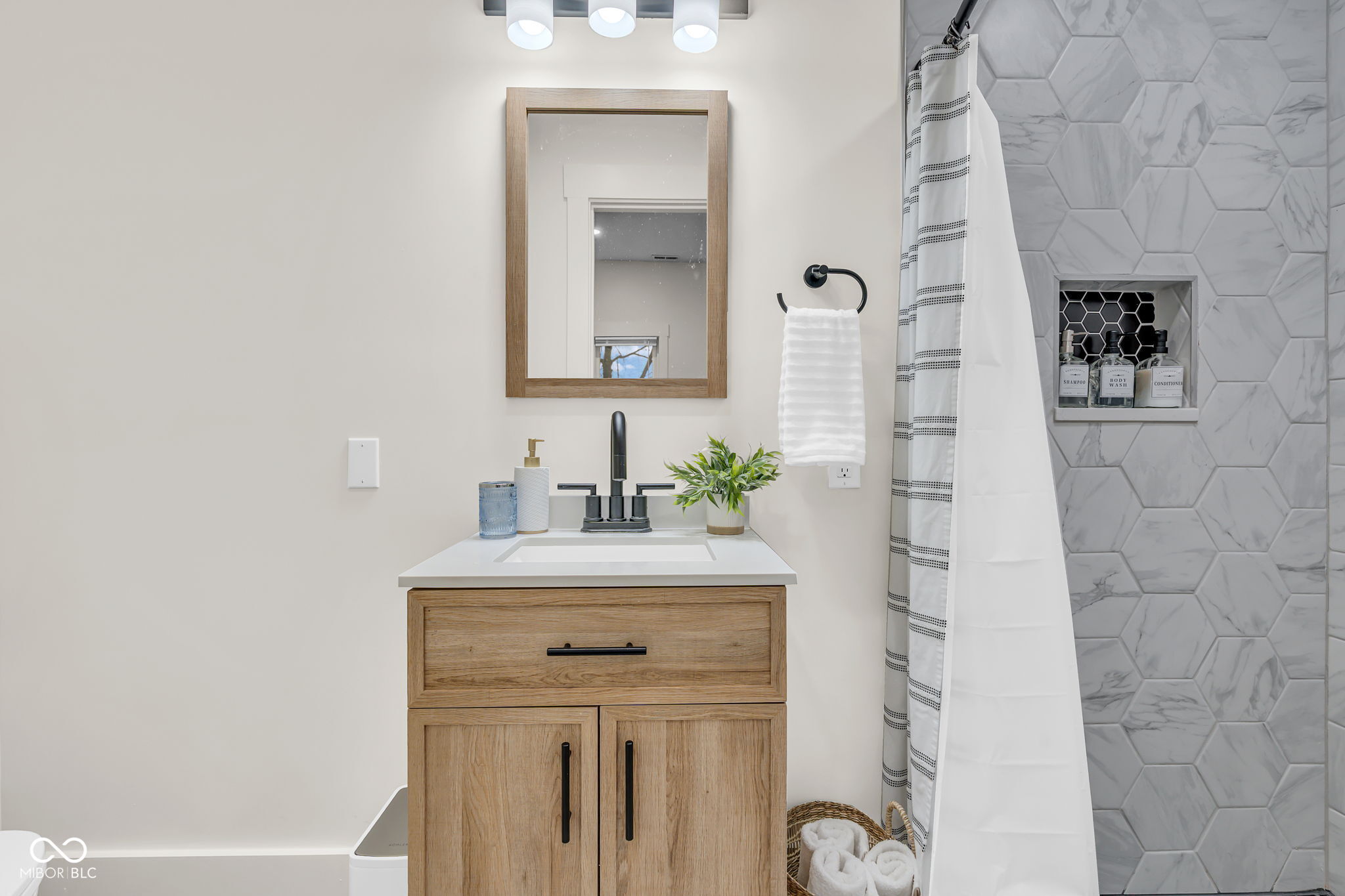 1502 Bates Street Indianapolis, IN 46201 - Photo 18 of 40