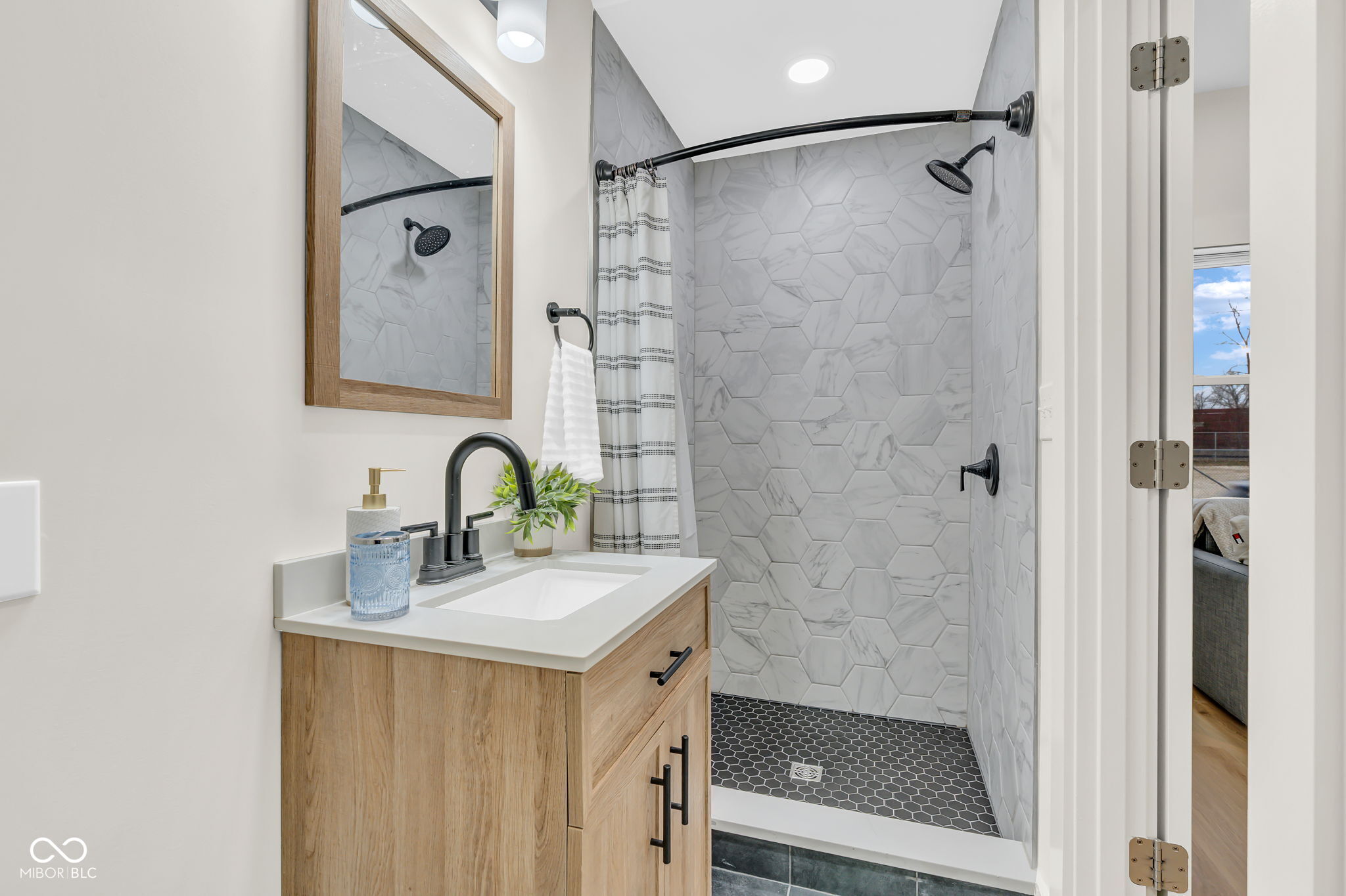 1502 Bates Street Indianapolis, IN 46201 - Photo 19 of 40